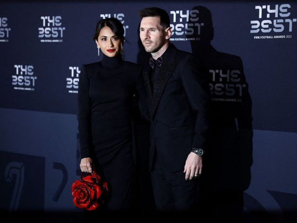 Cuánto sale el bolso de mano que usó Antonela Roccuzzo en los premios The Best