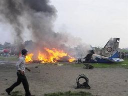 Se estrelló un avión en Nepal: murieron 19 personas