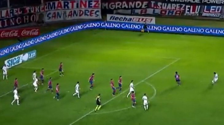 Furor en las redes por el gol de Racing a San Lorenzo, idéntico a uno del 2015