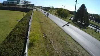 Así atropelló el auto a la pareja Así atropelló el auto a la pareja