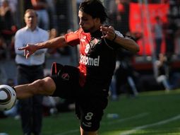 Fue campeón del fútbol argentino y jugó en el ascenso, pero luego de su retiro se volcó al ámbito empresarial. Fue campeón del fútbol argentino y jugó en el ascenso, pero luego de su retiro se volcó al ámbito empresarial.