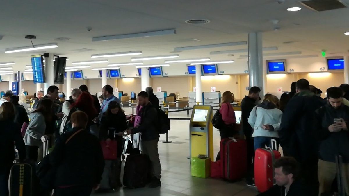 Demoras Y Cancelaciones En Aeroparque Y Ezeiza Por Una Protesta Contra Las Low Cost 8190