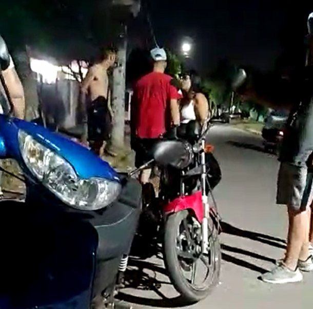 Ituzaingó: un motoquero baleó a vecinos que le pidieron que baje la velocidad