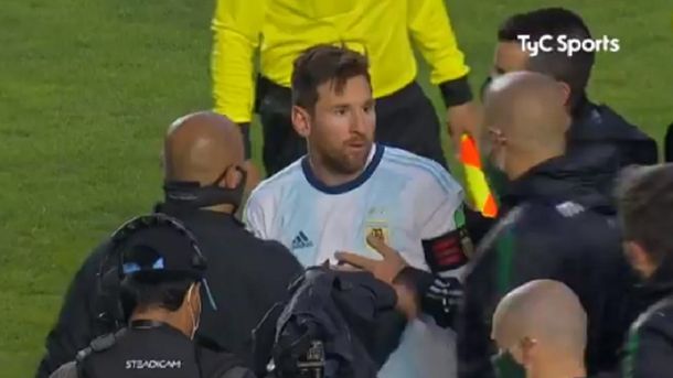 Quién es el pelado que despertó la furia de Lionel Messi en Bolivia