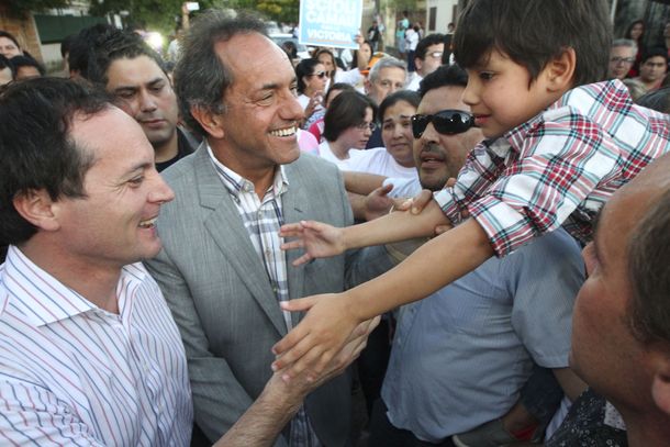 Scioli convocó a los argentinos a que salgan a defender su mejor futuro