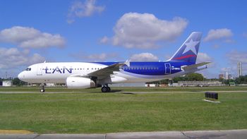 pilotos amenazan con un paro general por el conflicto de lan pilotos amenazan con un paro general por el conflicto de lan