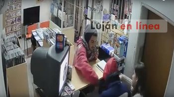 nueve reinas: con un arma que nunca existio, robaron una casa de videojuegos nueve reinas: con un arma que nunca existio, robaron una casa de videojuegos