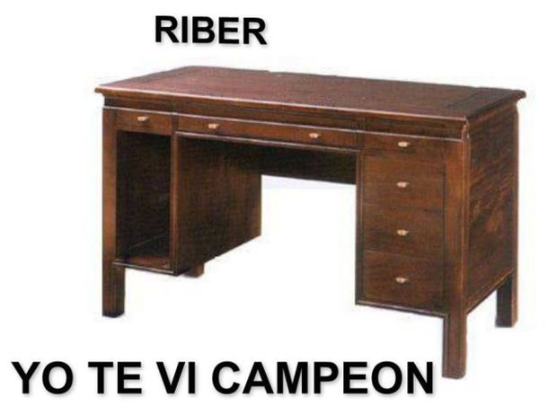 Los afiches con las cargadas de los hinchas de Boca a River