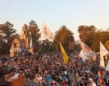 Miles de jóvenes en el acto de la fuerza que puede sacarle votos al Pro en la Ciudad de Buenos Aires
