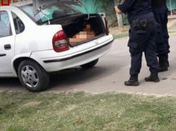 Hallaron un cadáver en su propio auto