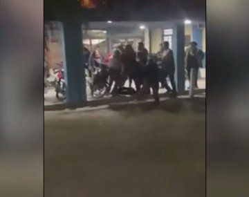 Fuerte video de la batalla campal entre familias en una escuela de Tartagal 