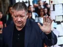 Geoff Payne, con los fans de su hijo Liam.