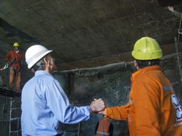 macri recorrio las obras del nuevo metrobus macri recorrio las obras del nuevo metrobus