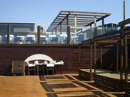 clausuraron un balneario por prohibir a turistas usar sus sombrillas en la playa clausuraron un balneario por prohibir a turistas usar sus sombrillas en la playa