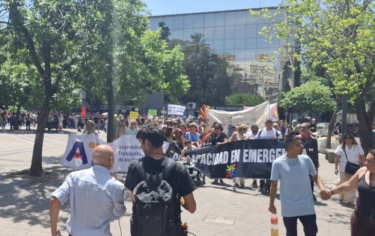 Hasta en Córdoba repudian a Javier Milei: masiva protesta en el cierre de campaña
