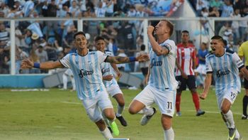 El grito del goleador Menéndez, con Zampedri por detrás El grito del goleador Menéndez, con Zampedri por detrás