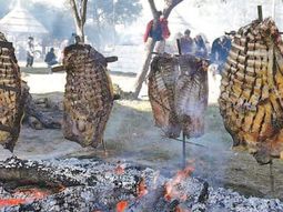 gratis: 8.000 litros de locro y 8.000 kilos de asado para repartir el 25 de mayo gratis: 8.000 litros de locro y 8.000 kilos de asado para repartir el 25 de mayo