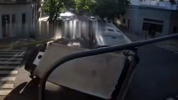 el video con el momento exacto del choque entre un colectivo y un camion en almagro el video con el momento exacto del choque entre un colectivo y un camion en almagro