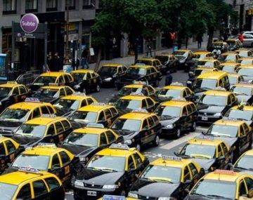 Caos de tránsito en la Ciudad: taxistas protestan en contra de las aplicaciones