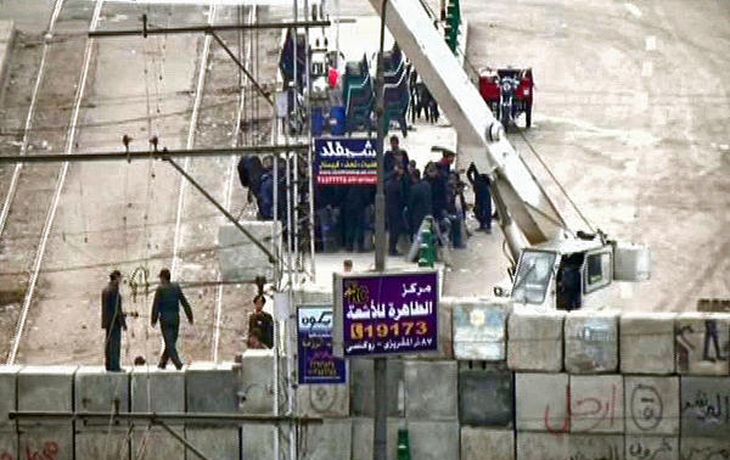 Levantan un muro para reforzar la seguridad del Palacio