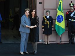 de dilma a cfk: tendras aqui una amiga siempre lista a recibirte de dilma a cfk: tendras aqui una amiga siempre lista a recibirte