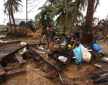 Ascienden a 714 los muertos por el tifón Bopha en Filipinas
