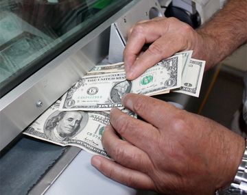 El dólar ilegal bajó 30 centavos y se ubicó en $8