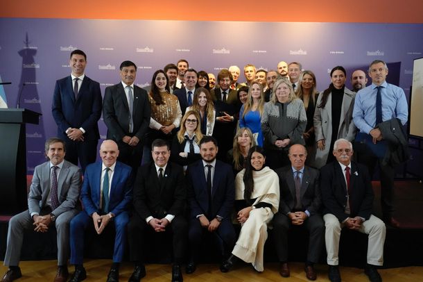 Javier Milei convocó a sus diputados para explicar el plan colchón