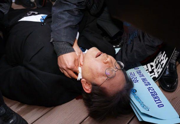 Corea del Sur: apuñalaron en el cuello al líder de la oposición