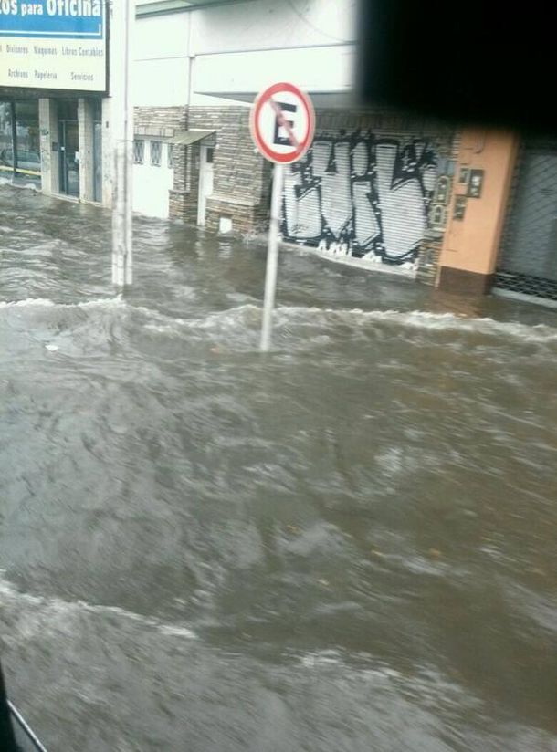 Por las fuertes lluvias, se registraron inundaciones en Capital y Provincia