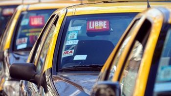 taxista intento secuestrar a una chica: ella escapo con el taxi en movimiento taxista intento secuestrar a una chica: ella escapo con el taxi en movimiento