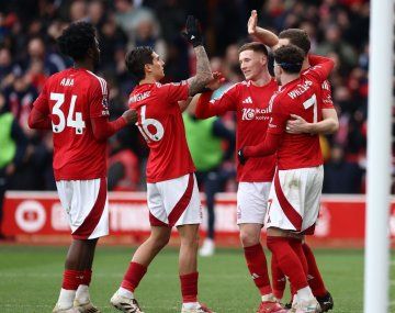 Nottingham Forest goleó por 7 a 0 al Brighton y sigue tercero