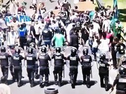 video: la policia reprimio a trabajadores del inti en la general paz video: la policia reprimio a trabajadores del inti en la general paz