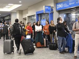Los controladores aéreos paran este viernes y se esperan demoras de vuelos