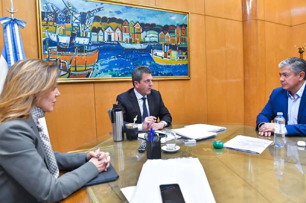 Sergio Massa se reunió con senador Oscar Parrilli y el gobernador electo de Neuquén