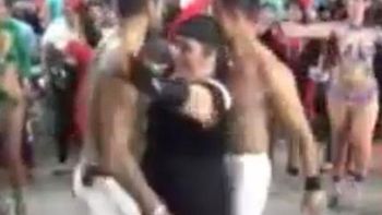 escandalo en mexico: escrachan a una intendenta bailando con strippers escandalo en mexico: escrachan a una intendenta bailando con strippers