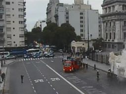 video: asi se incendio un camion frente al congreso video: asi se incendio un camion frente al congreso
