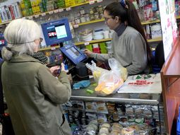 Para los comerciantes, la brecha cambiaria entre Argentina y Uruguay no mejorará durante el 2023. Para los comerciantes, la brecha cambiaria entre Argentina y Uruguay no mejorará durante el 2023.