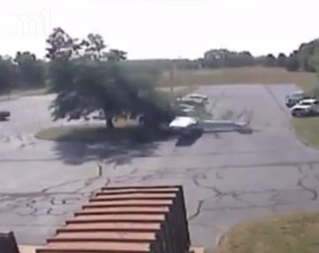 VIDEO: Un piloto sobrevivó a un espectacular accidente de avioneta