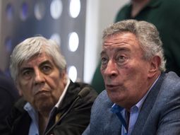 segura le dio un cargo en afa a moyano, que decidira sobre el dinero del futbol segura le dio un cargo en afa a moyano, que decidira sobre el dinero del futbol