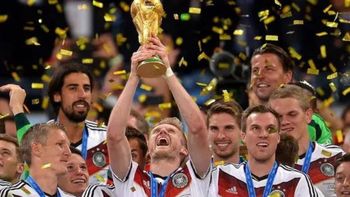 Fue campeón del mundo y jugó en los mejores equipos de Europa, pero se retiró a los 29 años para dedicarse al montañismo. Fue campeón del mundo y jugó en los mejores equipos de Europa, pero se retiró a los 29 años para dedicarse al montañismo.