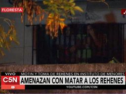 motin en un instituto de menores en floresta: tienen como rehenes a 2 guardias motin en un instituto de menores en floresta: tienen como rehenes a 2 guardias