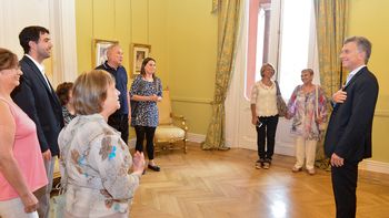 Macri recibió a jubilados en el Salón de los científicos Macri recibió a jubilados en el Salón de los científicos