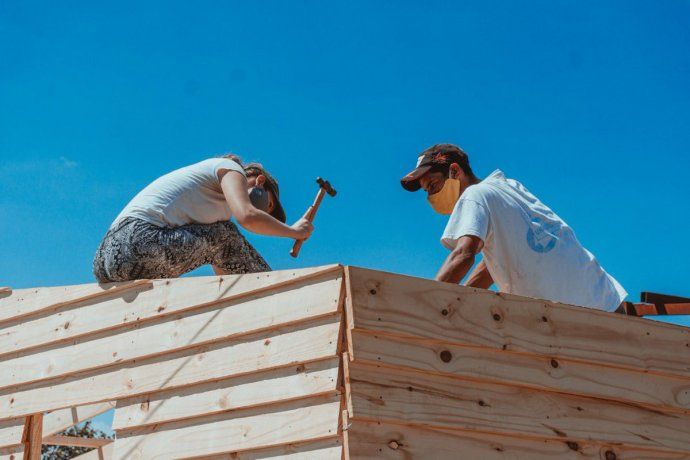 Construcción de viviendas de emergencia - @TECHOarg