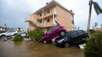 Así quedaron algunos autos tras el paso del Irma por el Caribe Así quedaron algunos autos tras el paso del Irma por el Caribe