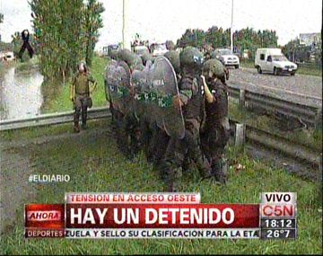 La Gendarmería desalojó el corte en el Acceso Oeste