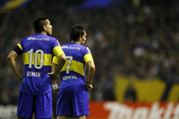 Un ex compañero de Riquelme lo destrozó en Twitter