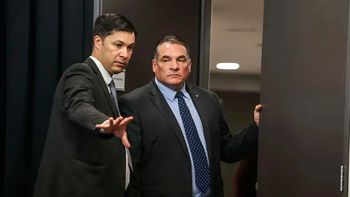 El ex custodio presidencial, Alejandro Astesiano, declaró ante la fiscal por los supuestos delitos cometidos en Uruguay. El ex custodio presidencial, Alejandro Astesiano, declaró ante la fiscal por los supuestos delitos cometidos en Uruguay.