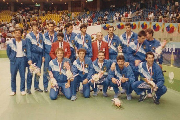 La primera medalla para Argentina en vóley también fue ante Brasil hace 33 años