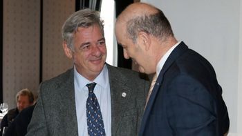 Nicolás Pino, titular de la Rural, junto a Federico Sturzenegger.